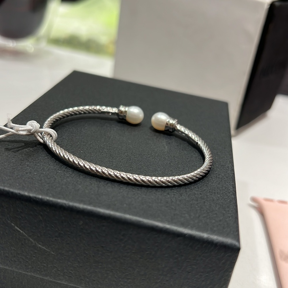 Sterling, silver and pearl bracelet with Crystal diamonds. Beautiful. - Picture 4 of 12